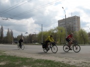 Движение Виктора Лозовика на велосипеде по ул. Харьковская в Сумах