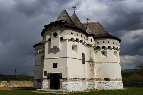 Крепости и сокральные сооружения Украины